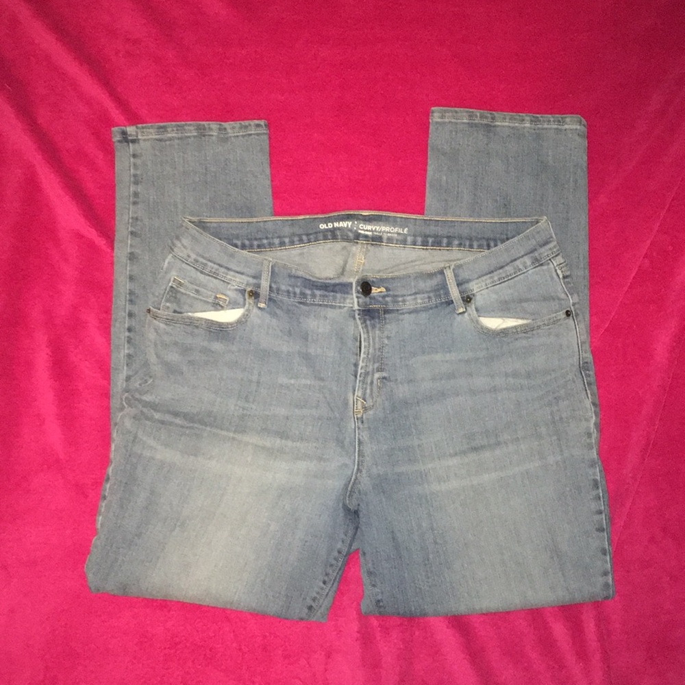 Light wash CURVY MID-RISE STRAIGHT JEANS